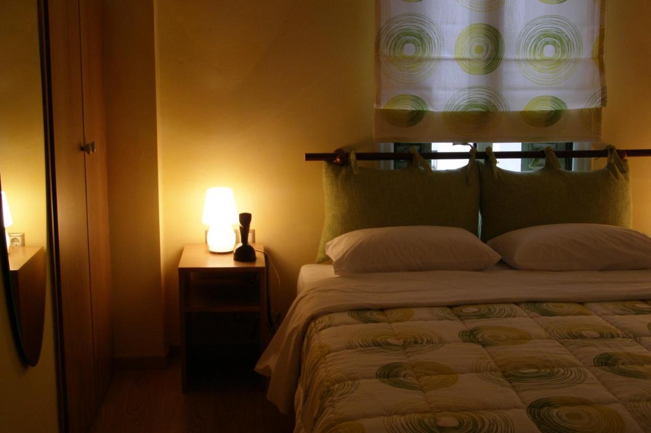 Room "Honeybee" In A Neoclassical House Кастория Экстерьер фото