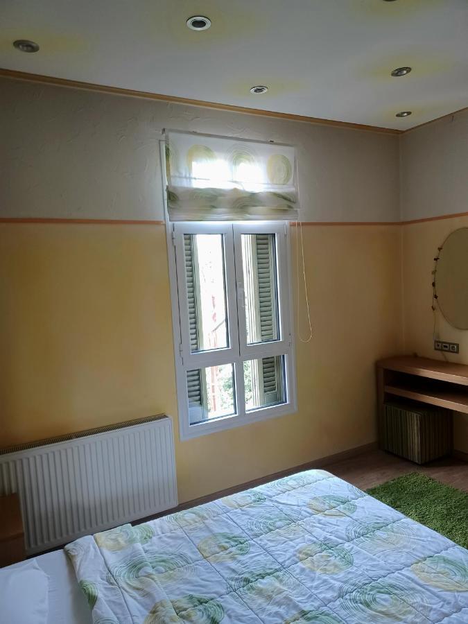 Room "Honeybee" In A Neoclassical House Кастория Экстерьер фото
